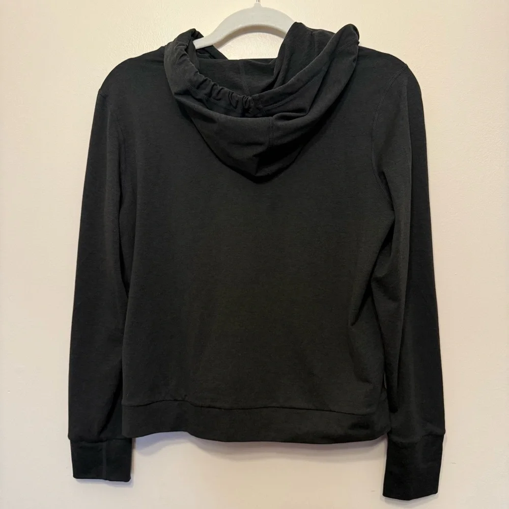 Vuori halo woman’s hoodie. Size Small - Picture 4 of 5